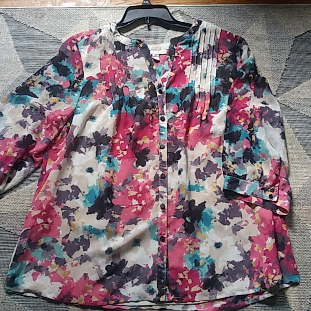 Multi colored pleaded top